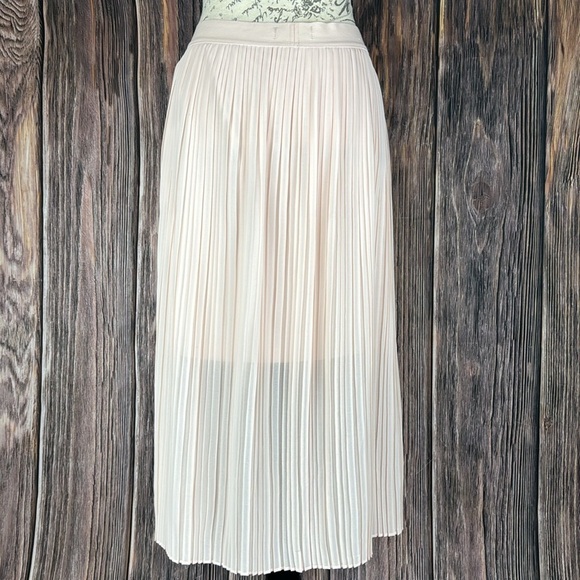 Pleated Pink Skirt - Picture 4 of 8